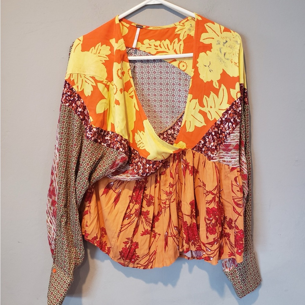 Free People Multicolor Floral V-Neck Blouse New W Tag Size Lg - Picture 2 of 5